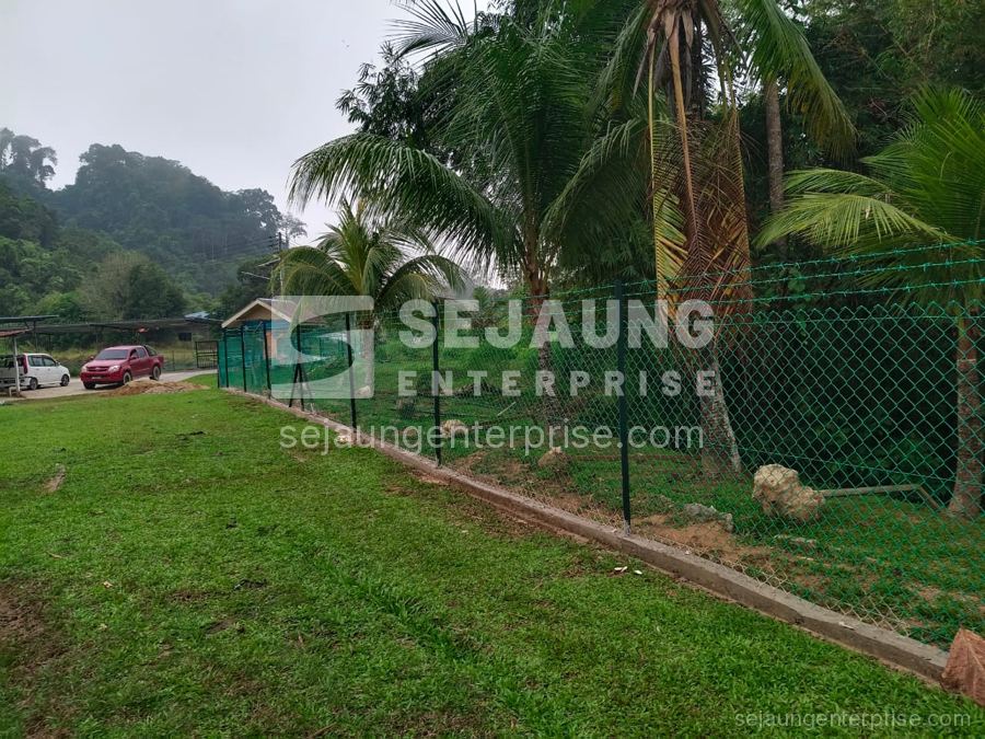 Pagar sekolah SK Nanga Bawai